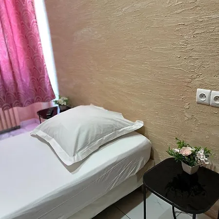 Dore מלון נים